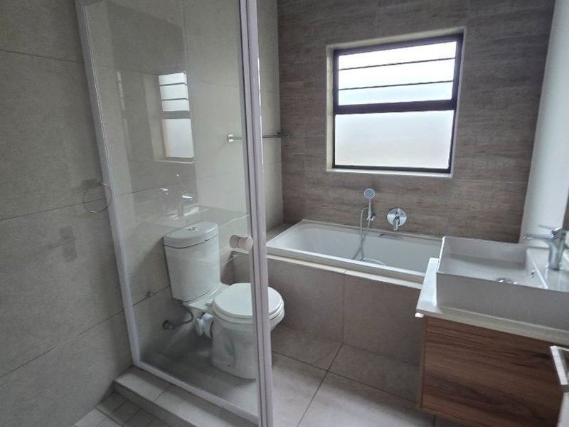 3 Bedroom / 2 Bathroom direct from developer  - Photo 7