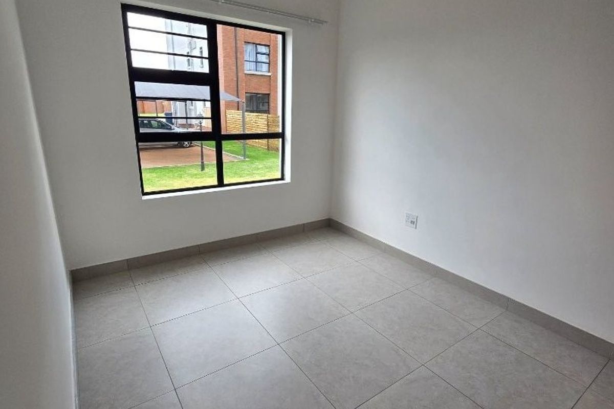 3 Bedroom / 2 Bathroom direct from developer  - Photo 4