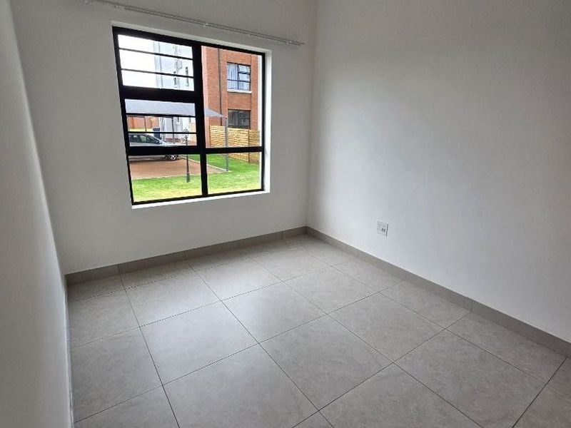 3 Bedroom / 2 Bathroom direct from developer  - Photo 4