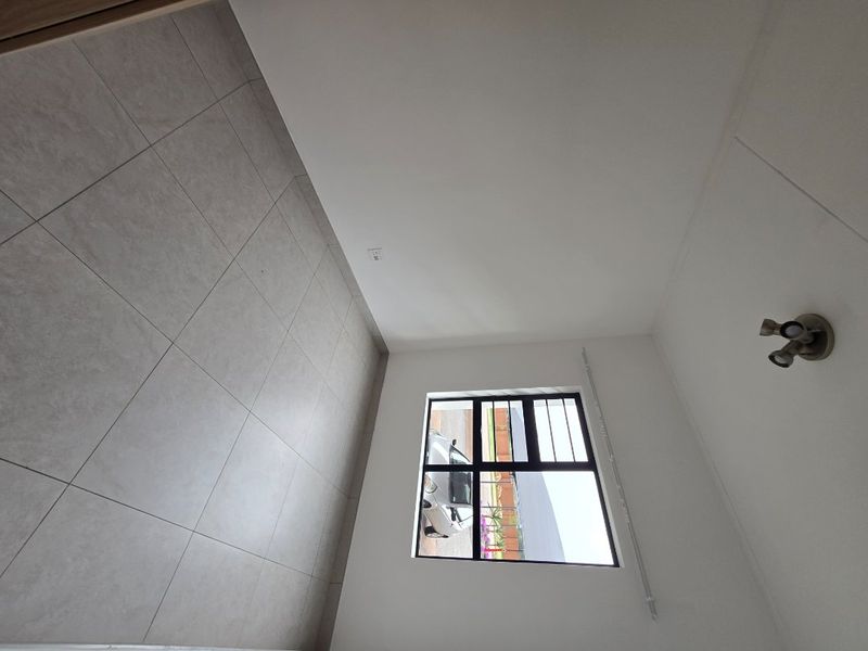 3 Bedroom / 2 Bathroom direct from developer  - Photo 5