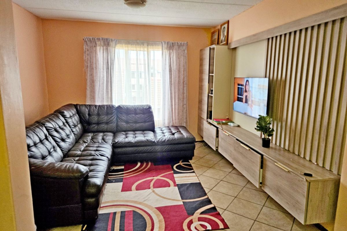 Charming 2-Bedroom First Floor Unit for Sale - Photo 5