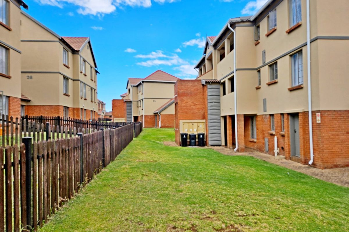 Charming 2-Bedroom First Floor Unit for Sale - Photo 2