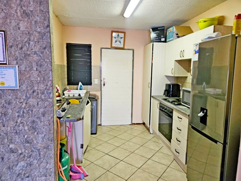 Charming 2-Bedroom First Floor Unit for Sale - Photo 9