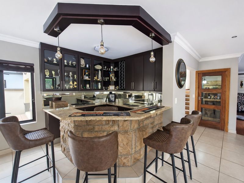 Elegant Home For Sale in Prestigious Ville de Fleur Estate - Photo 6