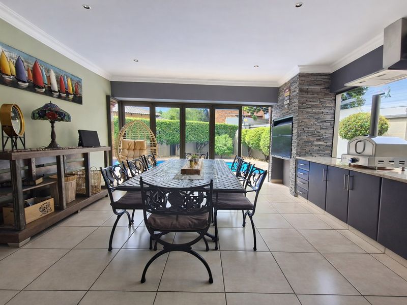 Elegant Home For Sale in Prestigious Ville de Fleur Estate - Photo 7