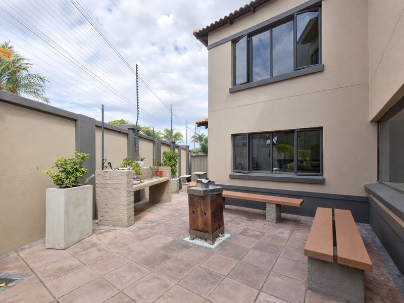 Elegant Home For Sale in Prestigious Ville de Fleur Estate - Photo 9