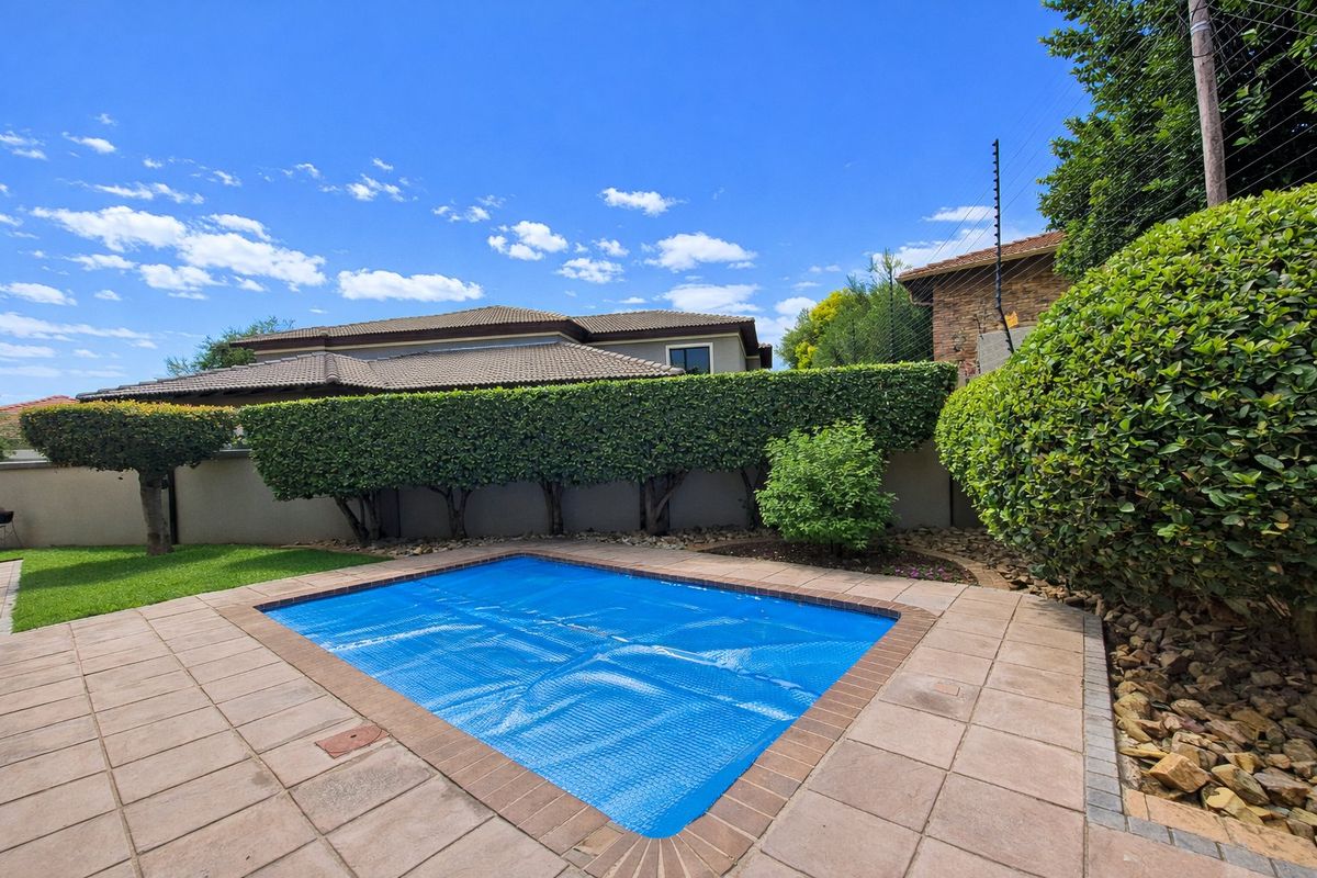 Elegant Home For Sale in Prestigious Ville de Fleur Estate - Photo 2