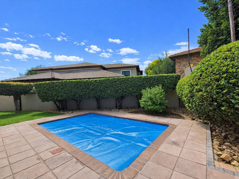 Elegant Home For Sale in Prestigious Ville de Fleur Estate - Photo 2