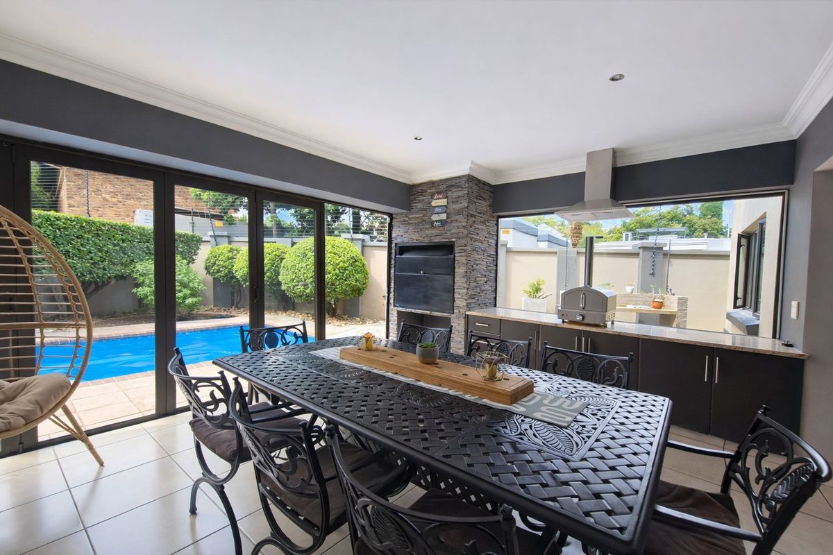 Elegant Home For Sale in Prestigious Ville de Fleur Estate - Photo 5