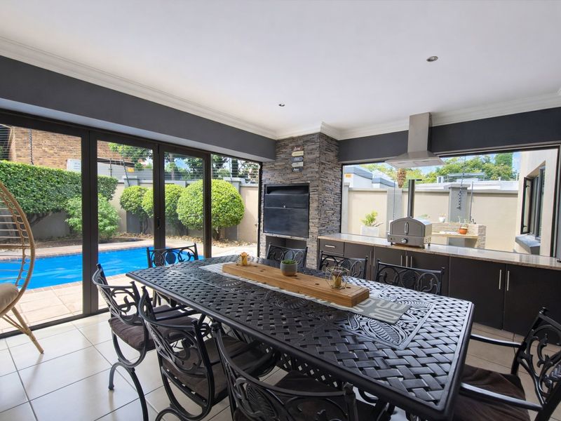 Elegant Home For Sale in Prestigious Ville de Fleur Estate - Photo 5