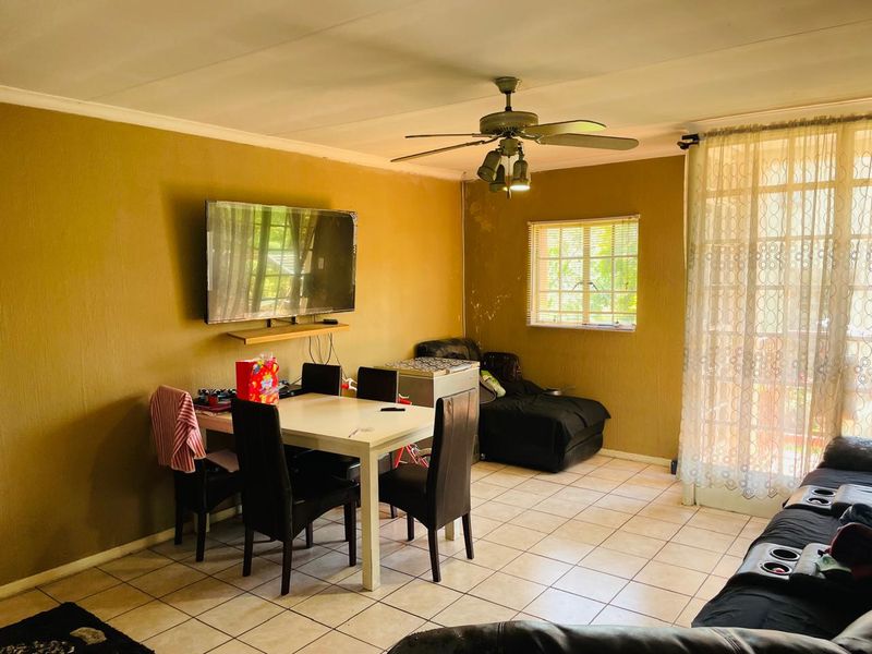 2 Bedroom 1 Bathroom first floor apartment for sale. - Photo 5