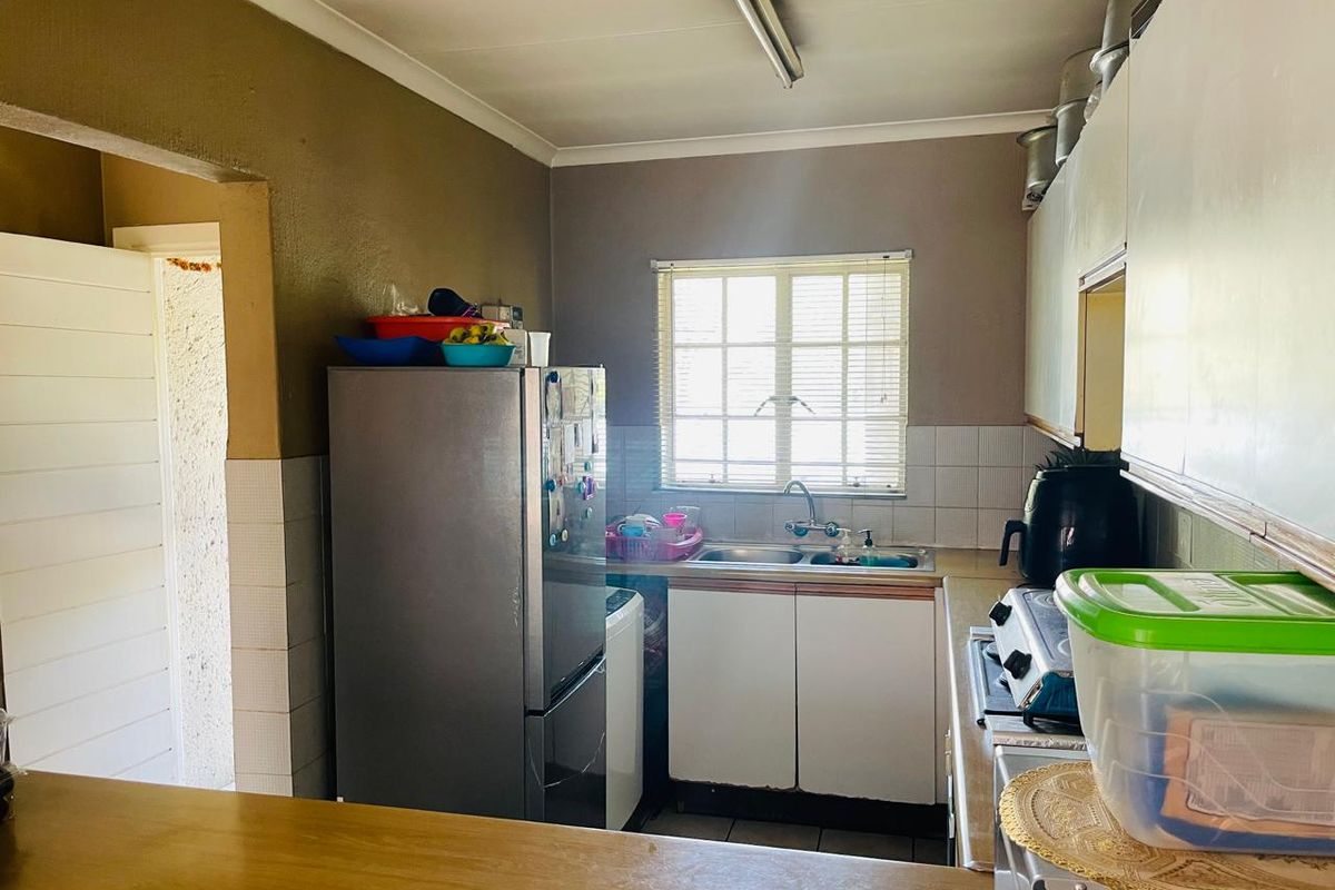 2 Bedroom 1 Bathroom first floor apartment for sale. - Photo 2