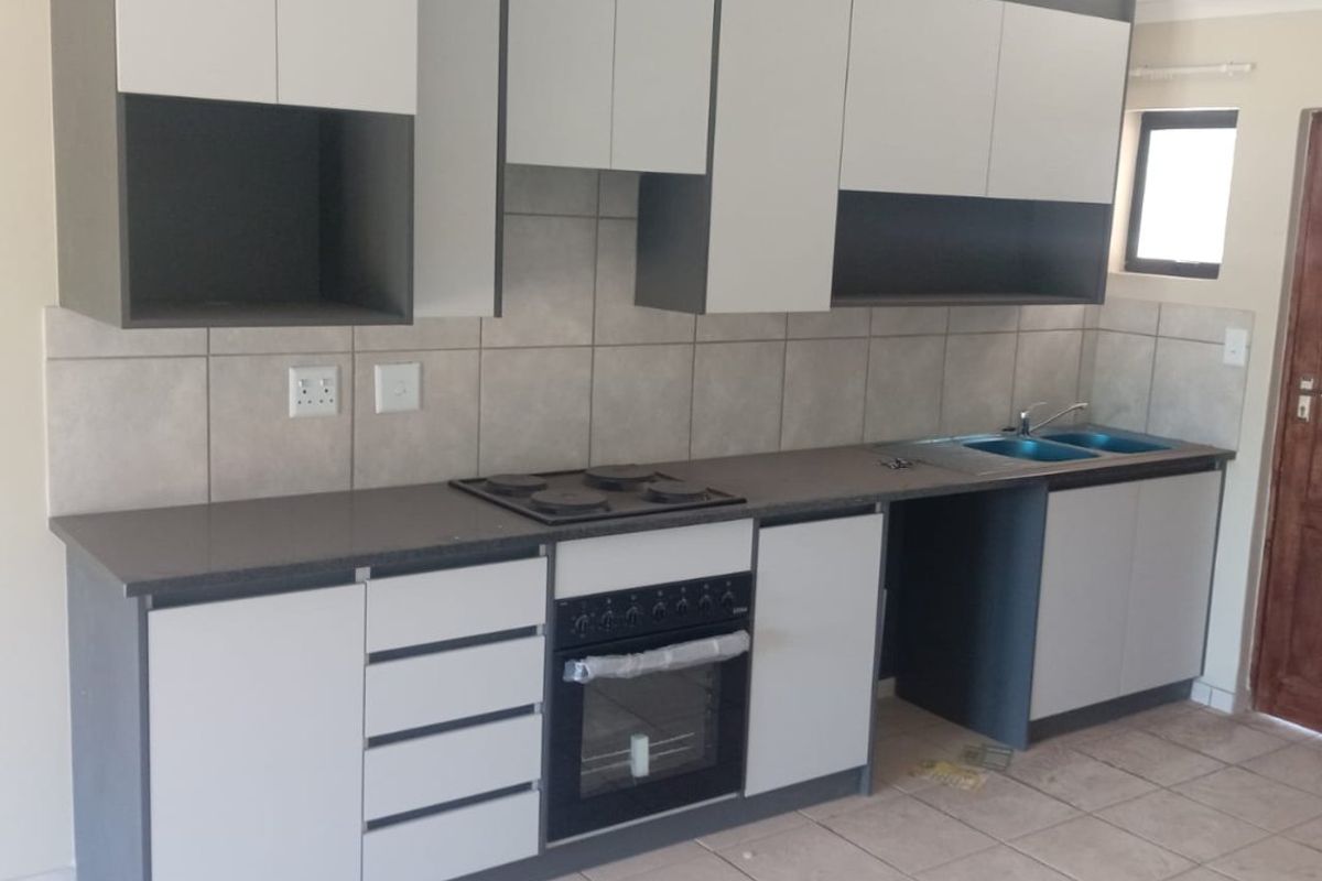 3 Bedroom 2 Bathroom First Floor Apartment for Sale. - Photo 2