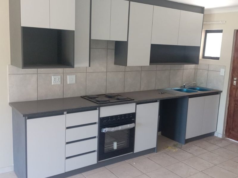 3 Bedroom 2 Bathroom First Floor Apartment for Sale. - Photo 2