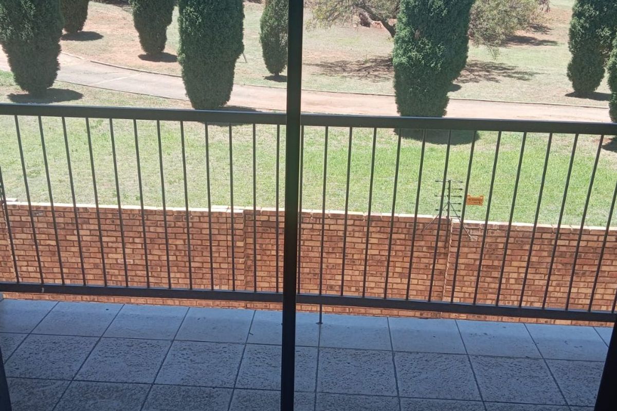 3 Bedroom 2 Bathroom First Floor Apartment for Sale. - Photo 5