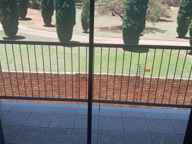 3 Bedroom 2 Bathroom First Floor Apartment for Sale. - Photo 5