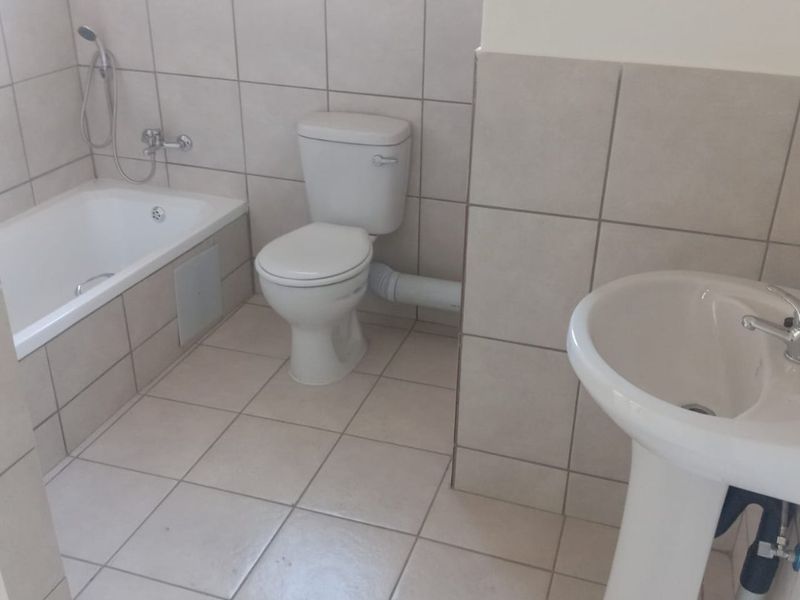 3 Bedroom 2 Bathroom First Floor Apartment for Sale. - Photo 7