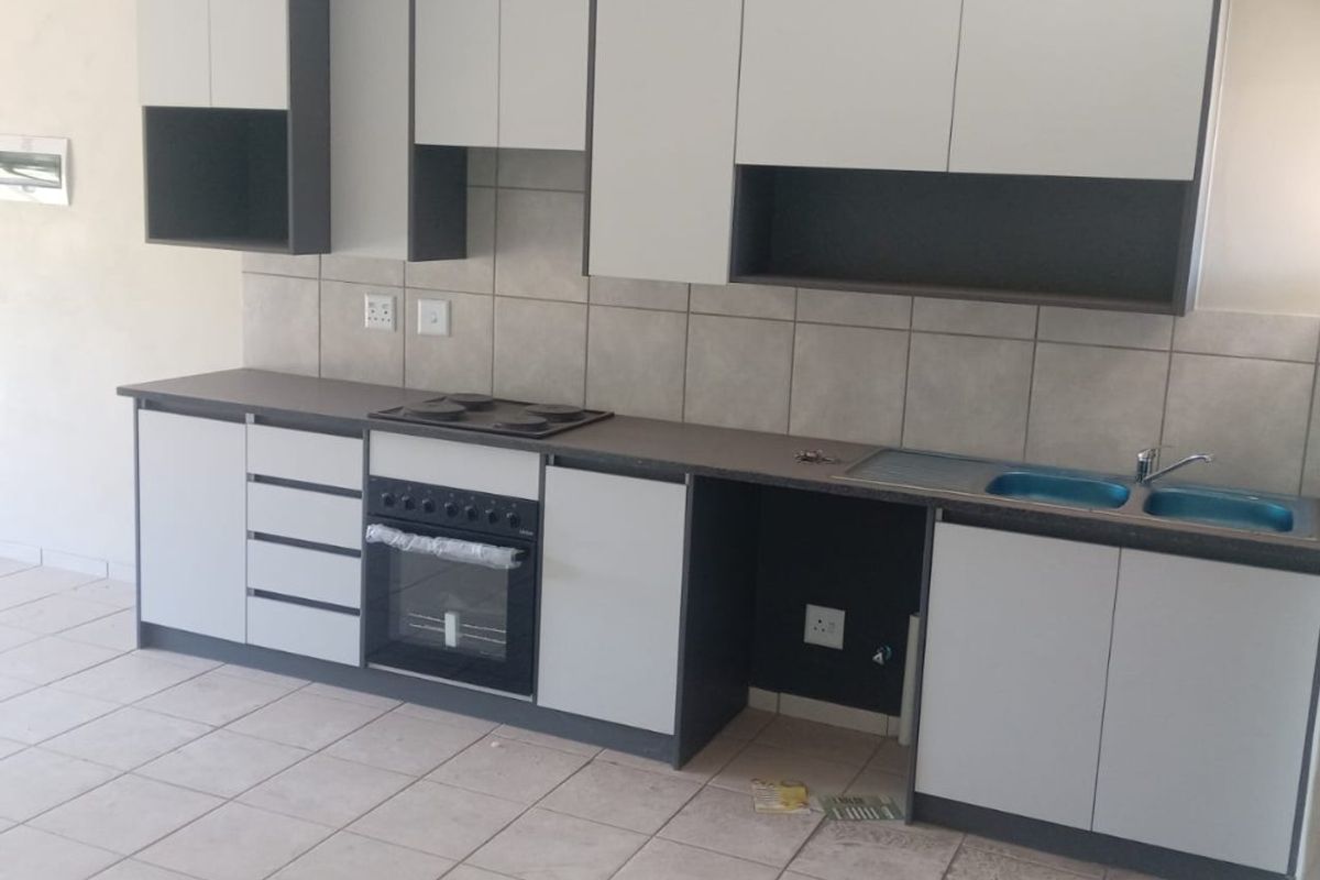 3 Bedroom 2 Bathroom First Floor Apartment for Sale. - Photo 3