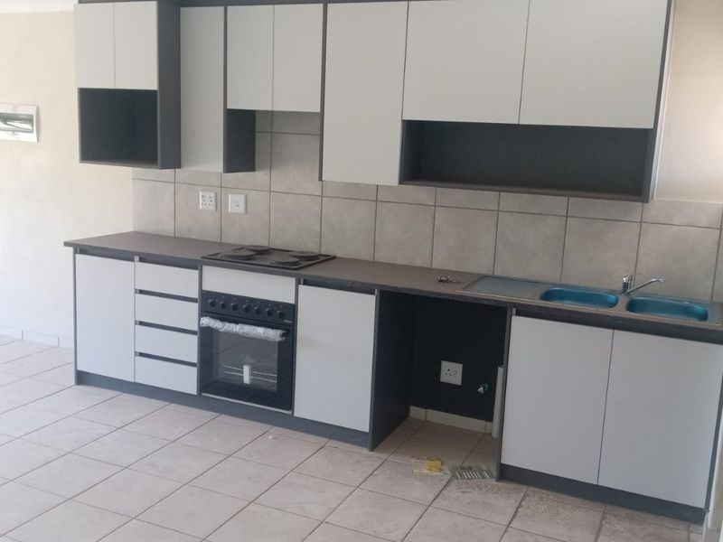 3 Bedroom 2 Bathroom First Floor Apartment for Sale. - Photo 3