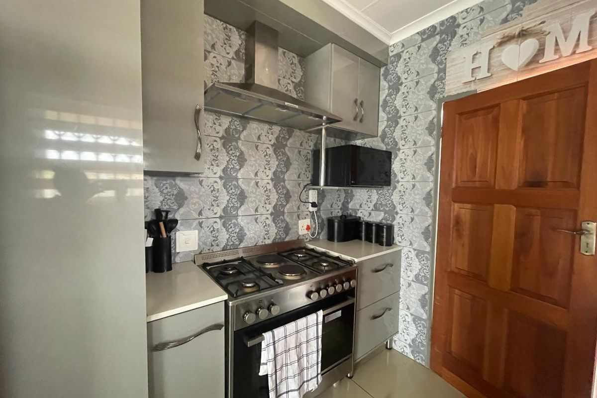 3 Bedroom House For Sale in Klerksoord - Photo 2