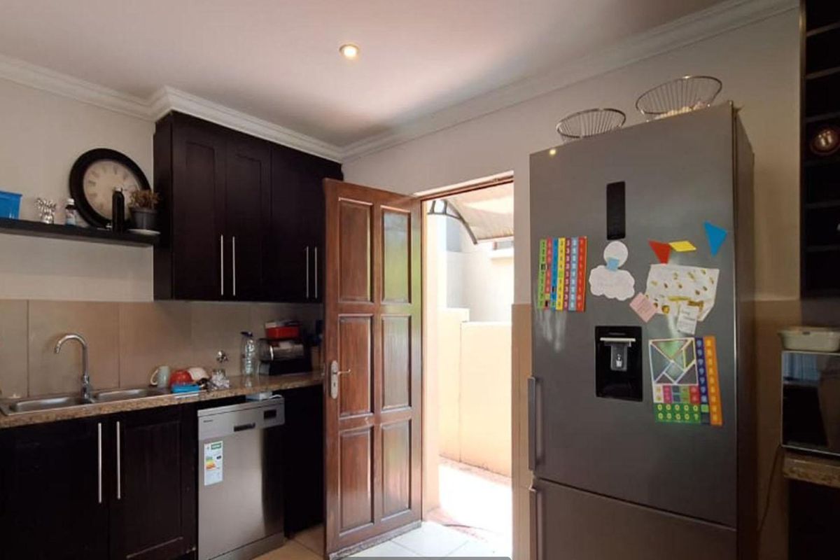 3 Bedroom House for Sale in Fourways – Sandton - Photo 2