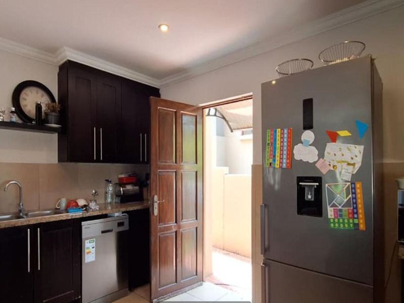 3 Bedroom House for Sale in Fourways – Sandton - Photo 2