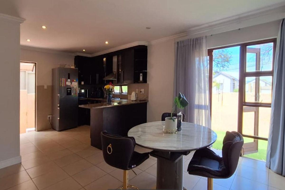 3 Bedroom House for Sale in Fourways – Sandton - Photo 4