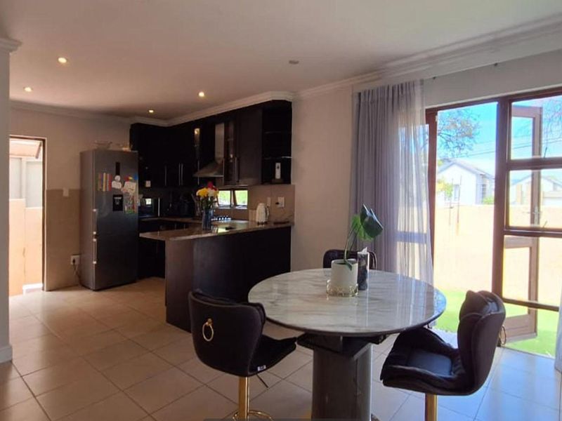 3 Bedroom House for Sale in Fourways – Sandton - Photo 4