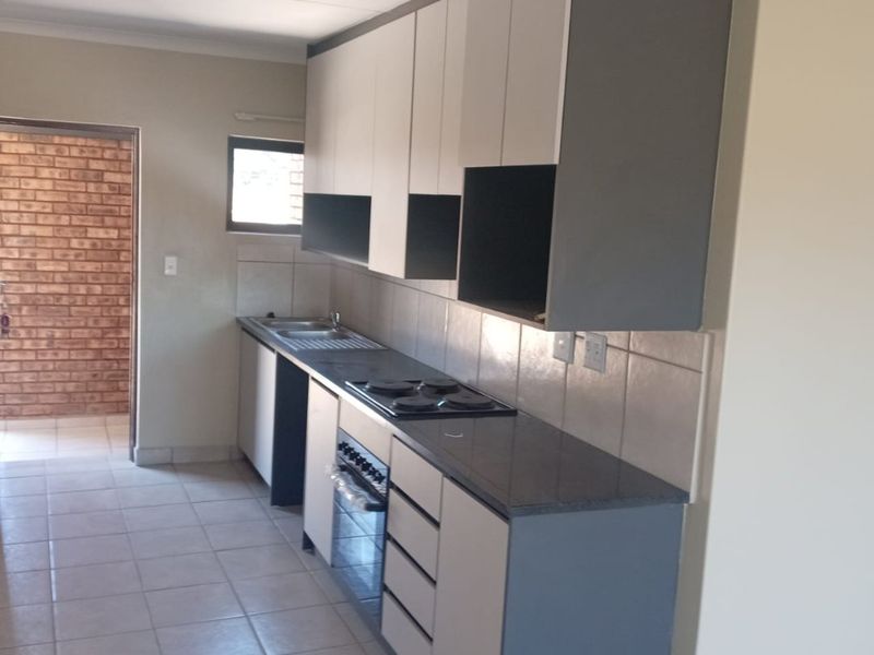 2 Bedroom 1 Bathroom Ground apartment for Sale. - Photo 2