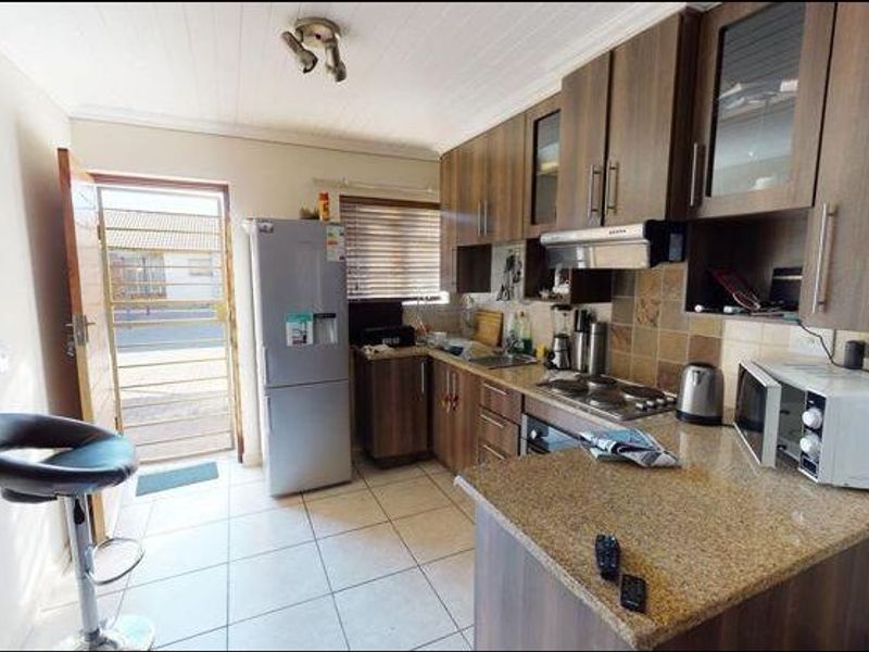 Townhouse in Andeon - Photo 2