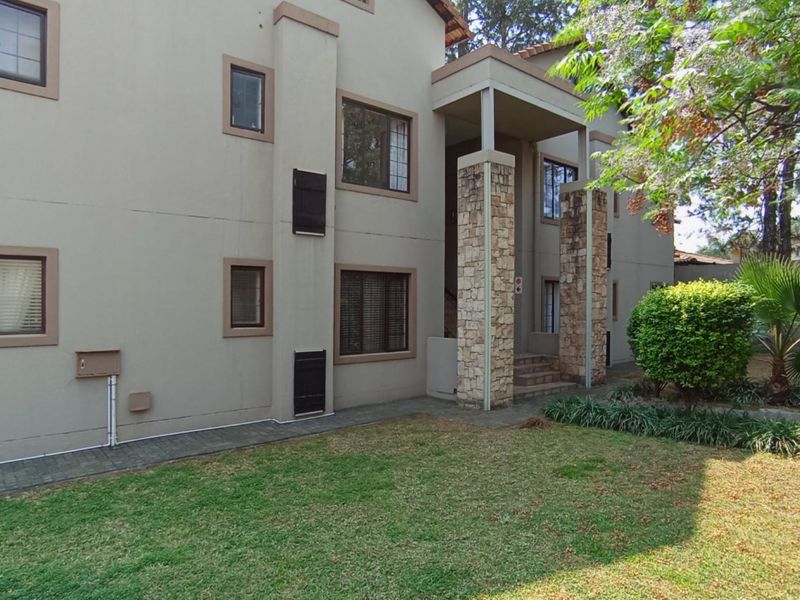 2 Bedroom Apartment for sale  in Lonehill - Photo 9