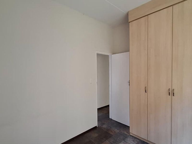 2 Bedroom Apartment for sale  in Lonehill - Photo 5