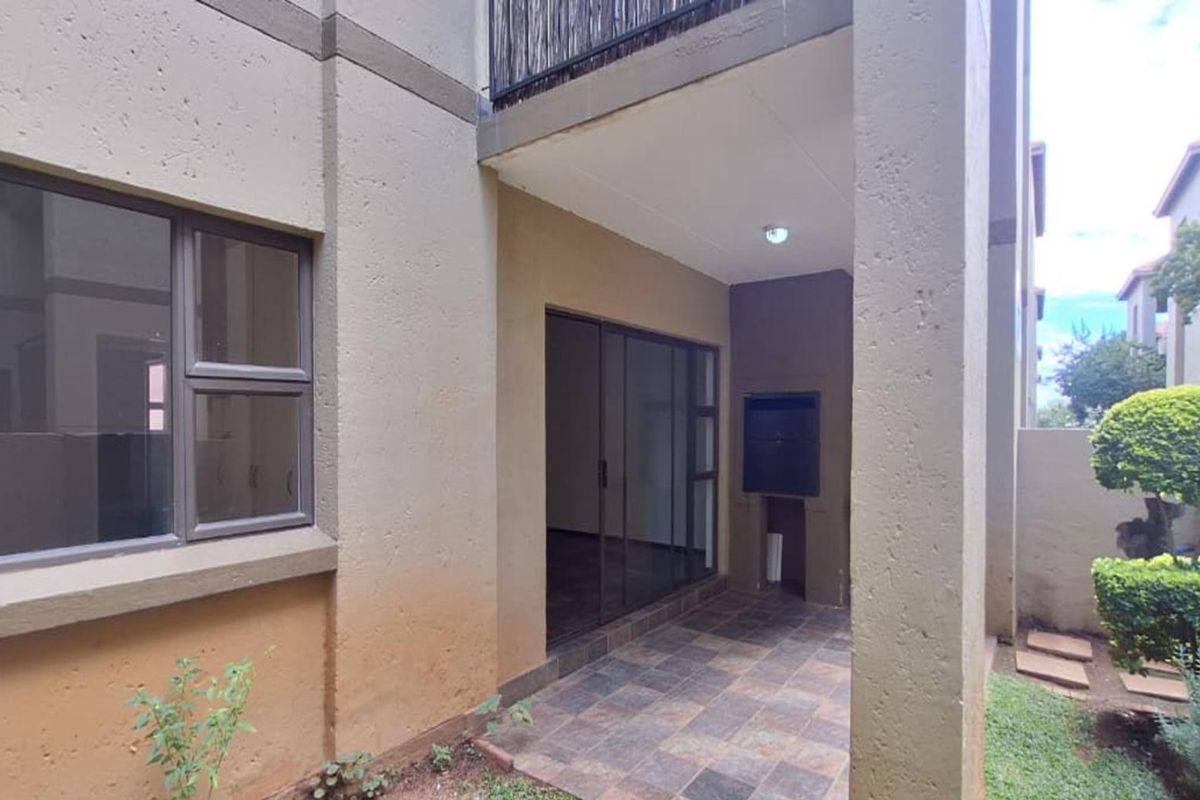 2 Bedroom Apartment for sale  in Lonehill - Photo 3