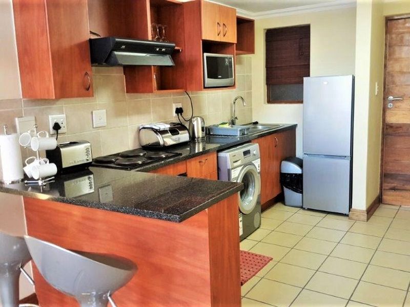 Elevate Your Lifestyle at Hilltop Lofts with a Fully Furnished 1-Bedroom Loft for Rent in Midrand  - Photo 3