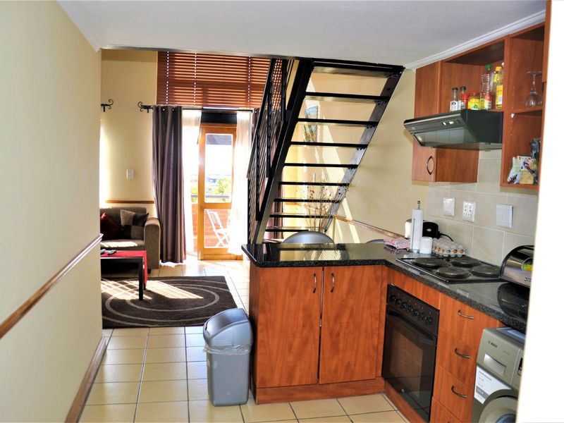 Elevate Your Lifestyle at Hilltop Lofts with a Fully Furnished 1-Bedroom Loft for Rent in Midrand  - Photo 6