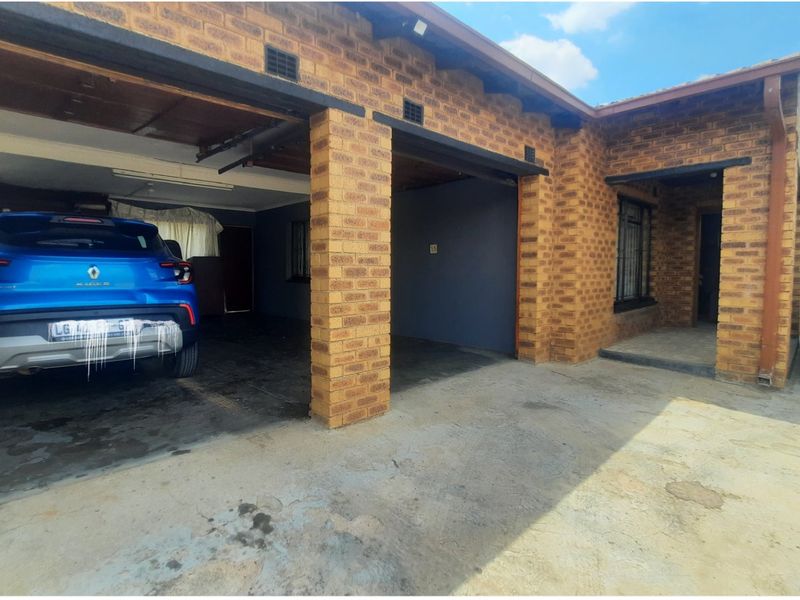 INVESTMENT GEM IN TEMBISA  - Photo 7