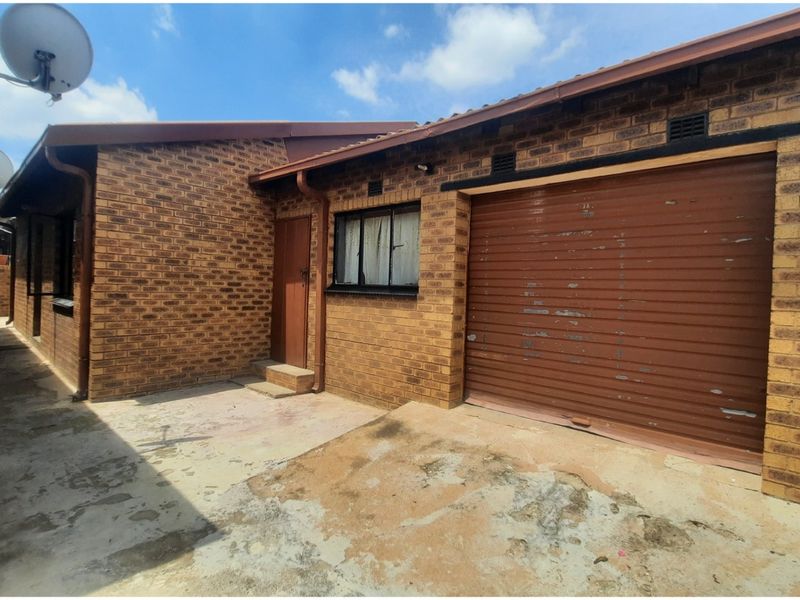 INVESTMENT GEM IN TEMBISA  - Photo 6
