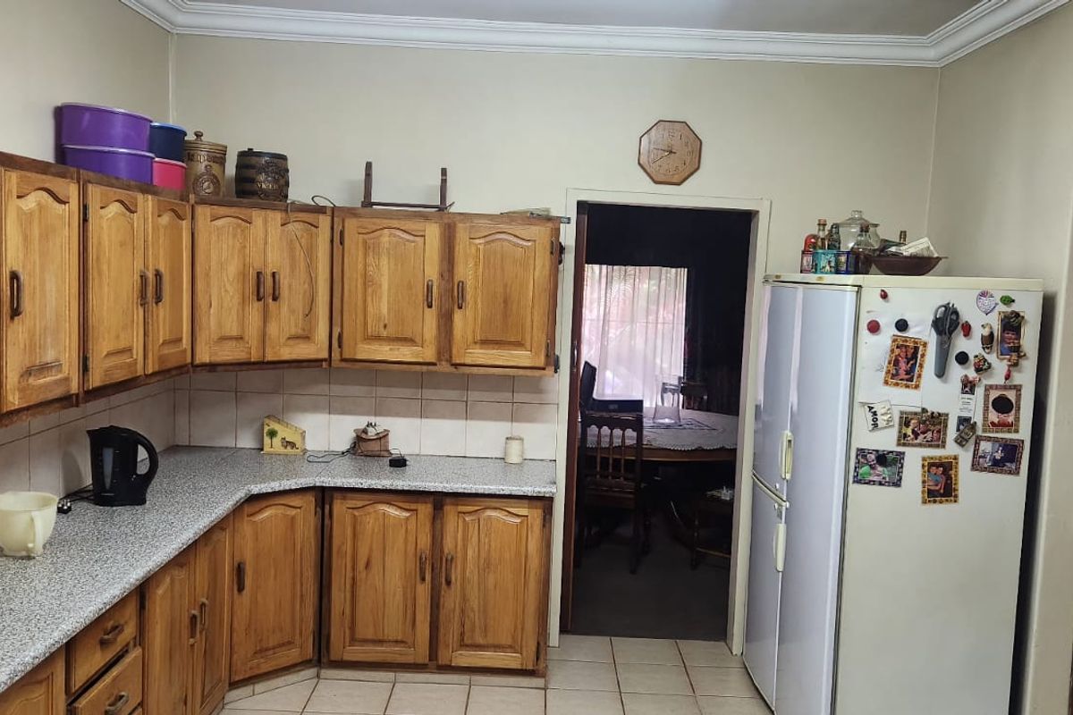 3 Bedroom Family Home For sale  - Photo 4