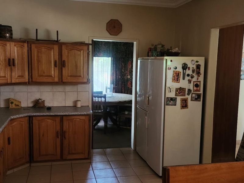 3 Bedroom Family Home For sale  - Photo 6