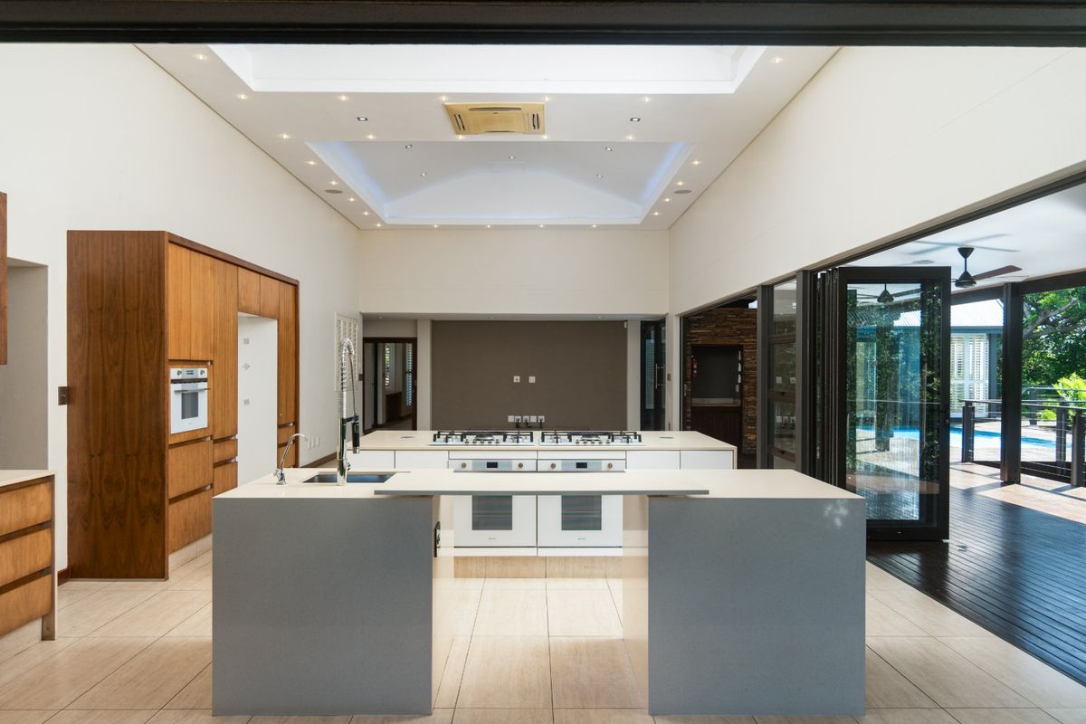 Modern Elegance in a Tranquil Setting - Photo 2