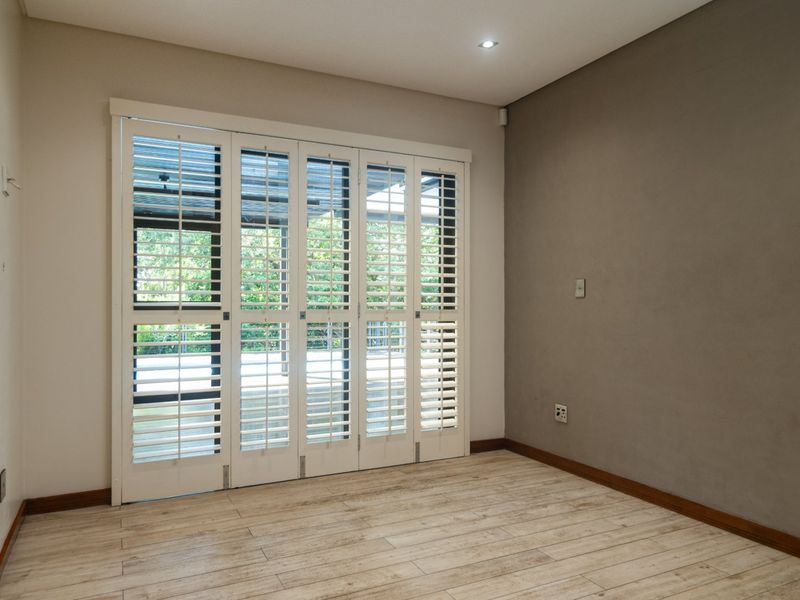 Modern Elegance in a Tranquil Setting - Photo 8