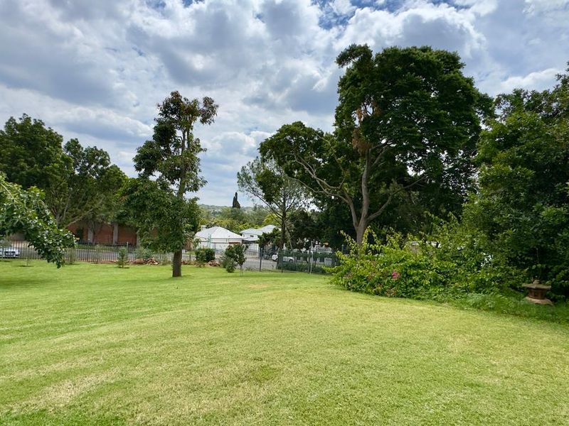 4 Bedroom 2.5 Bathroom house in Waterkloof Heights - Photo 4