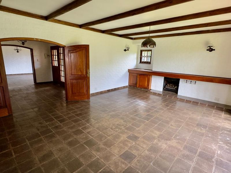 4 Bedroom 2.5 Bathroom house in Waterkloof Heights - Photo 10