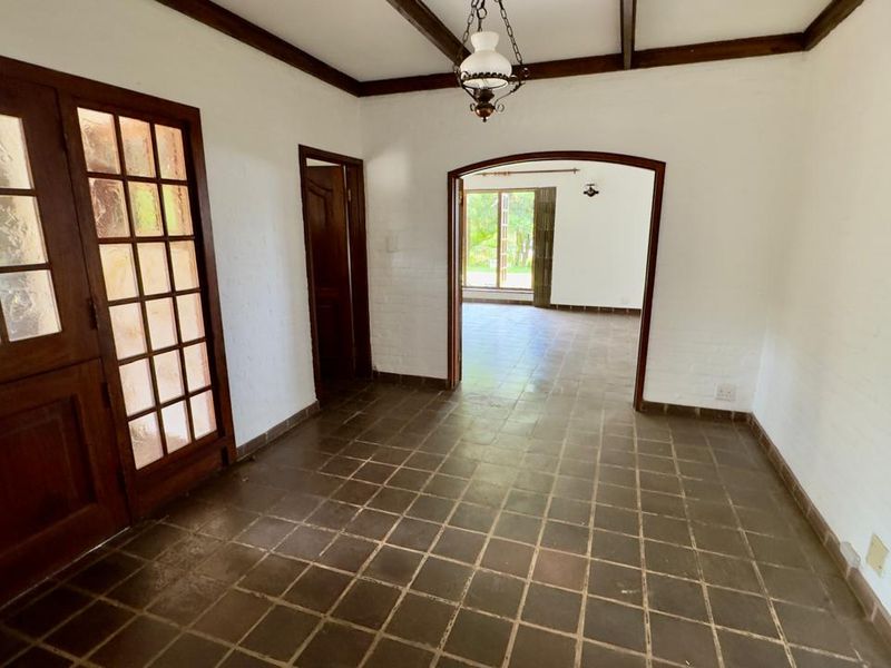 4 Bedroom 2.5 Bathroom house in Waterkloof Heights - Photo 6