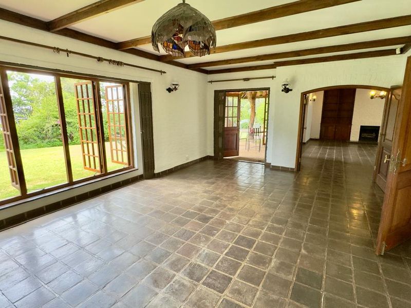 4 Bedroom 2.5 Bathroom house in Waterkloof Heights - Photo 8