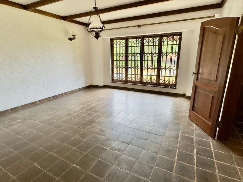 4 Bedroom 2.5 Bathroom house in Waterkloof Heights - Photo 7