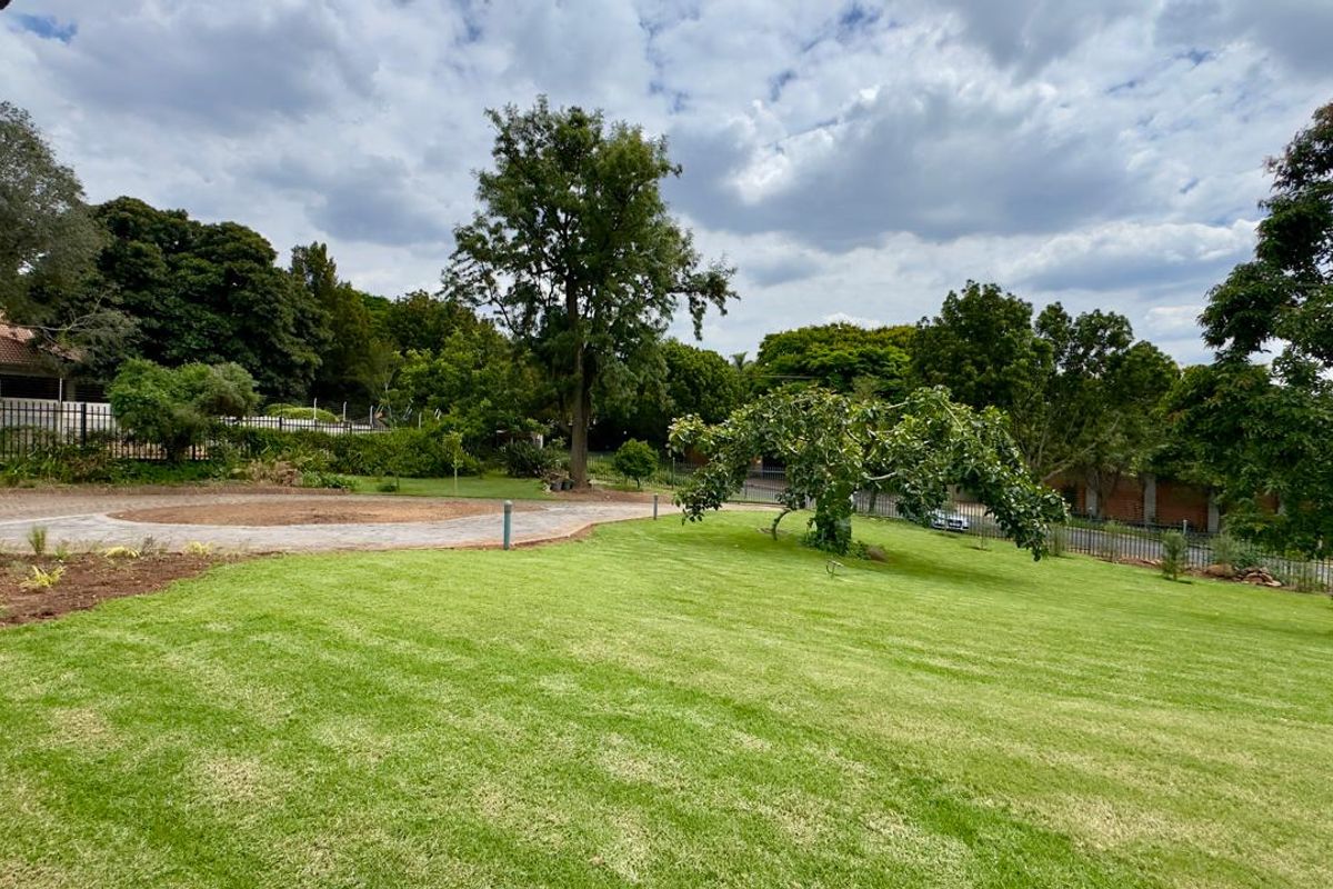 4 Bedroom 2.5 Bathroom house in Waterkloof Heights - Photo 3