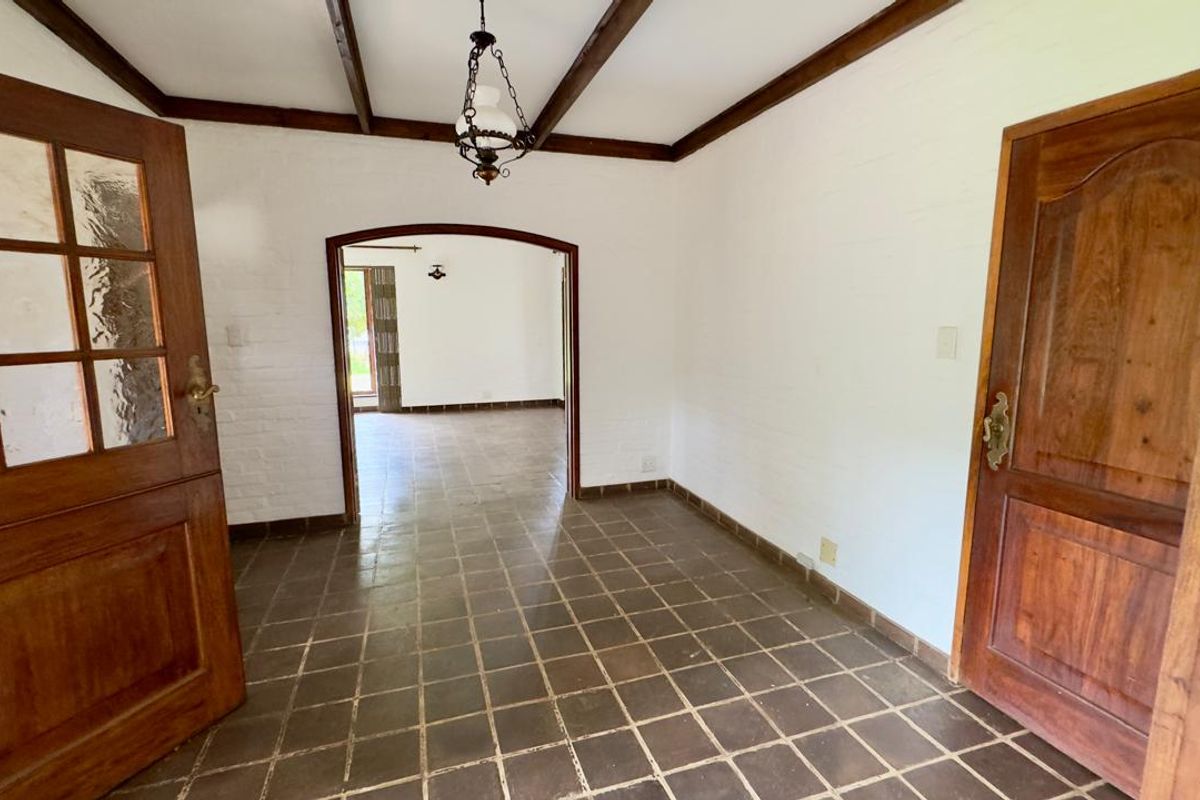 4 Bedroom 2.5 Bathroom house in Waterkloof Heights - Photo 5