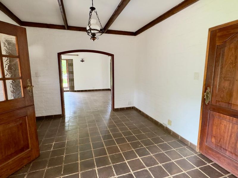 4 Bedroom 2.5 Bathroom house in Waterkloof Heights - Photo 5