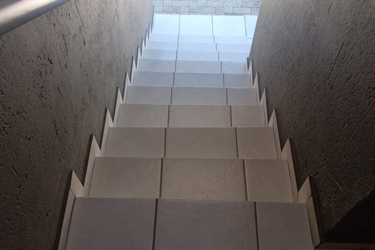 2 Bedroom 1 Bathroom first floor apartment for sale. - Photo 2